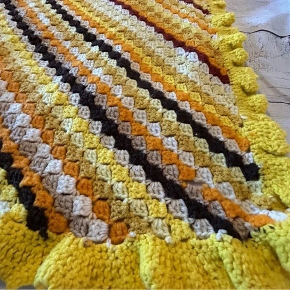 Grannycore Handmade Afghan‎ Autumn Stripe Colors with Ruffles 68